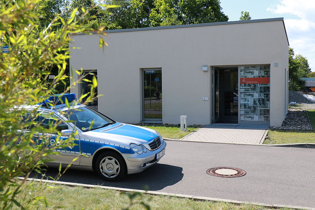 Tatortwelt Bank außen