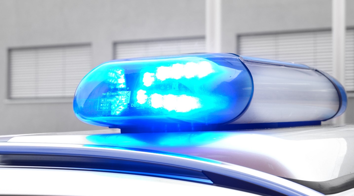 Blaulicht auf Polizeifahrzeug