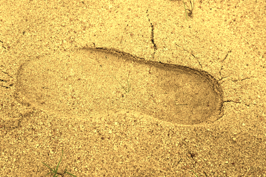 Schuhabdruck im Sand