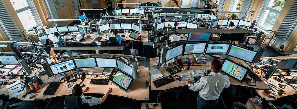 Die Arbeitsplätze der Einsatzleitzentrale der Thüringer Polizei.