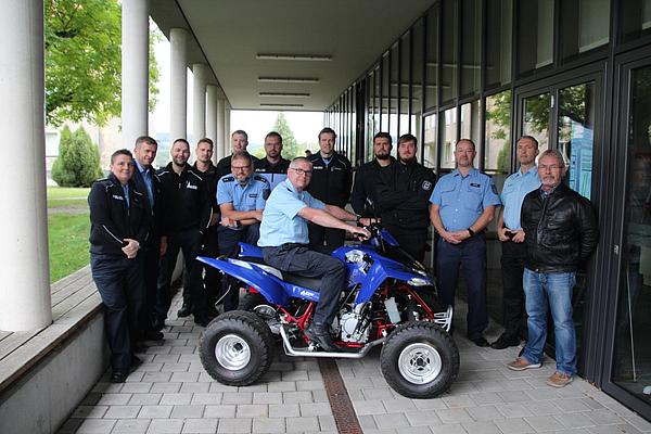 Quad und Teilnehmer einer Fortbildung aus dem Fachbereich Verkehr