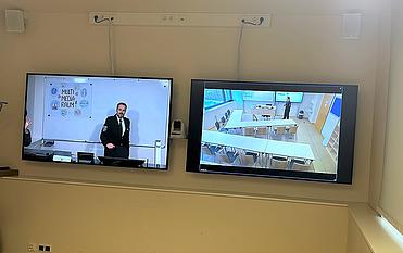 Zwei Displays