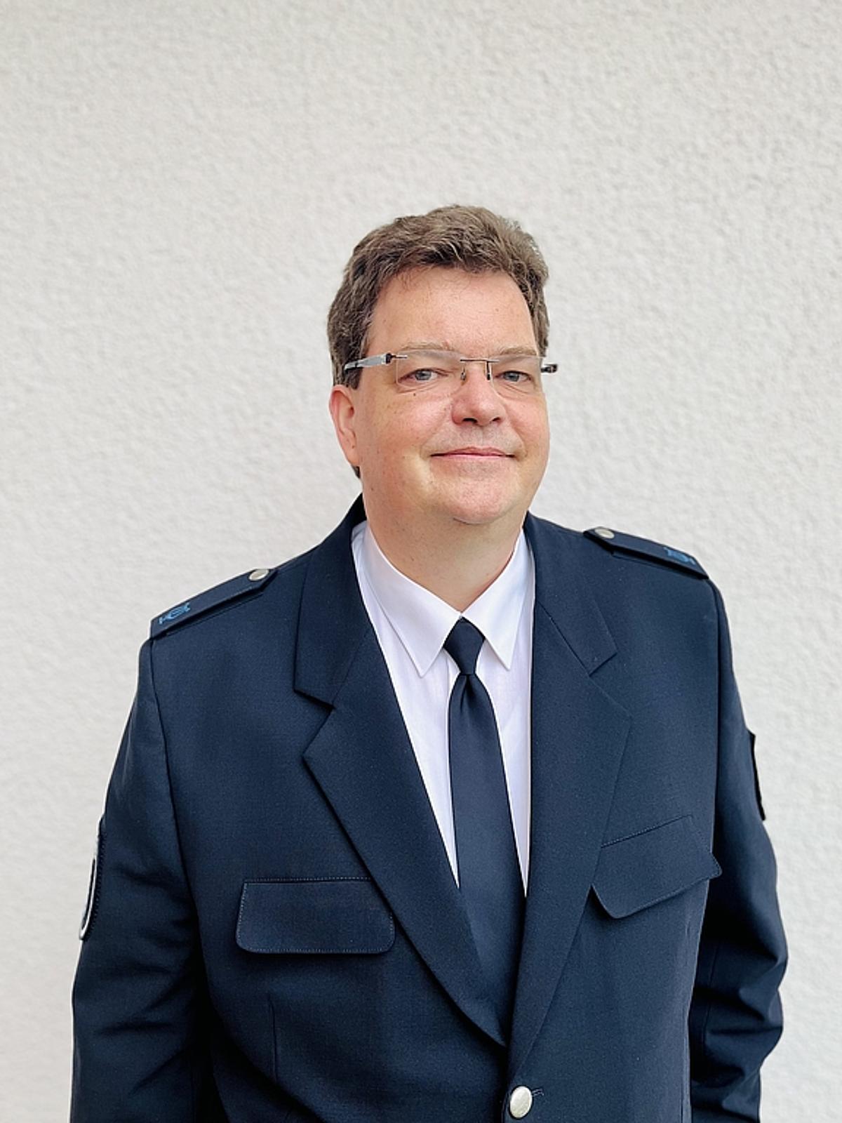 Portrait des Dirigenten Christian Beyer des Polizeiorchesters Thüringen