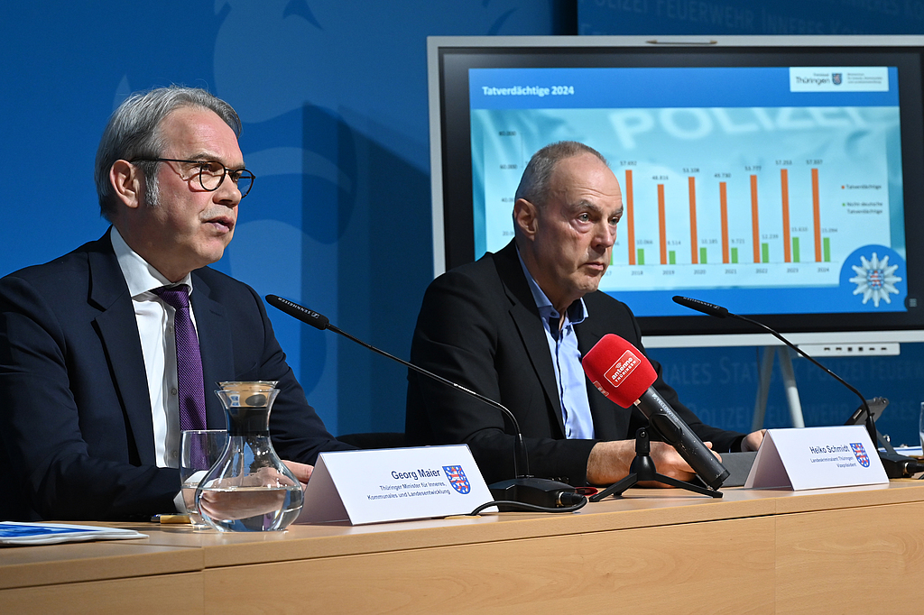 Innenminister Maier, links im Bild, und Vizepräsident TLKA, Heiko Schmidt, rechts