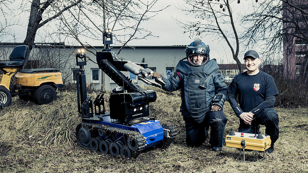 Bombenentschäfer posieren beim Fotoshoot